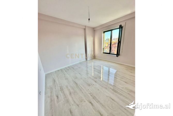 Shtepi ne shitje Apartament ne Tirane, 2+1, Mobilimi Bosh, pa mobiluar, Pagesa 225,000  Euro.