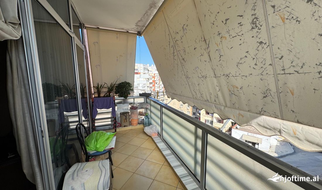 Shtepi ne shitje Apartament ne Tirane, 2+1, Mobilimi E mobiluar, Pagesa 165,000  Euro.
