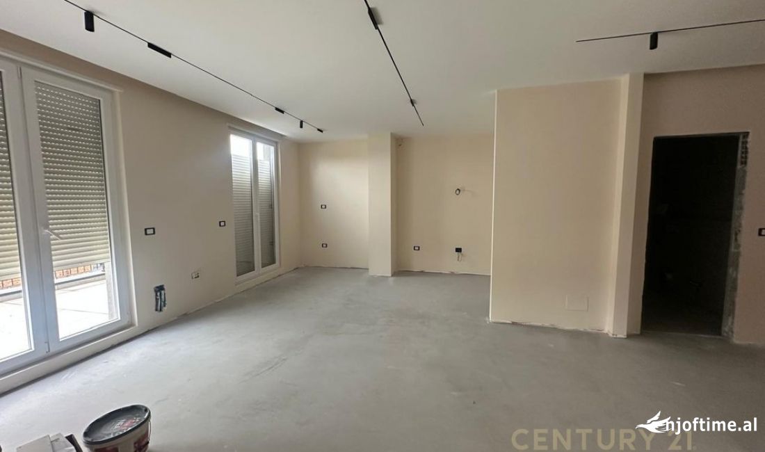 Shtepi ne shitje Apartament ne Tirane, 2+1, Mobilimi Bosh, pa mobiluar, Pagesa 299,000  Euro.