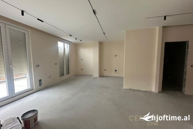 APARTAMENT 2+1 ME VERANDE NE ALI DEM