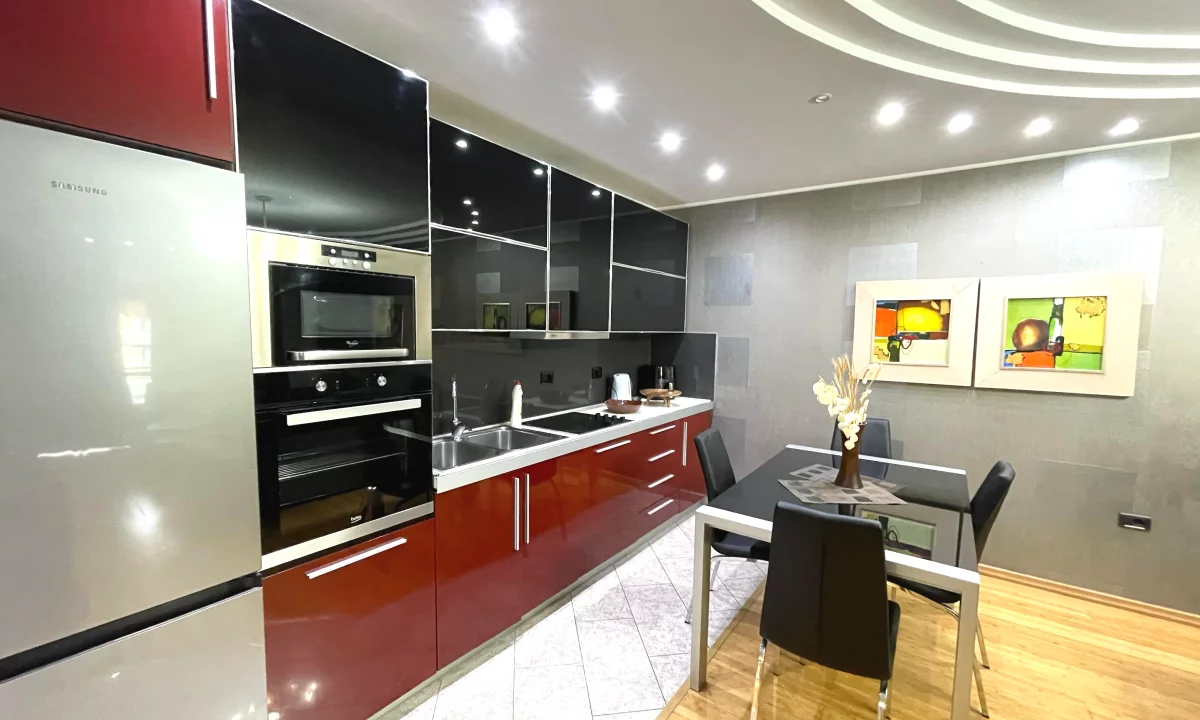 Appartamento in affitto a Tirana 2+1, Arredato