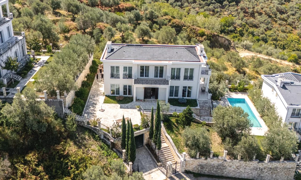 Villa di lusso in affitto a Tirana 5+1, Arredato