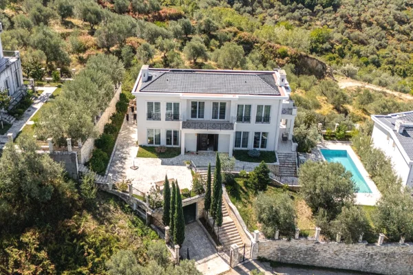 VILE LUKSOZE ME QIRA, LIQENI I THATE, TIRANE!