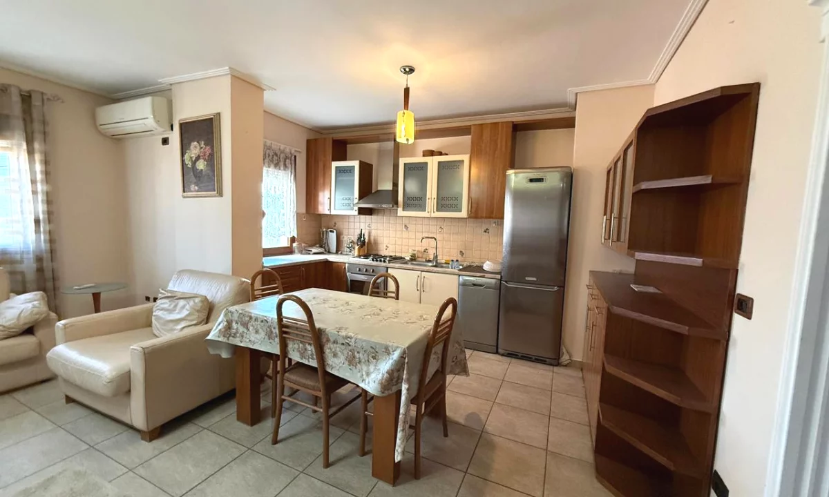 Appartamento in affitto a Tirana 2+1, Arredato