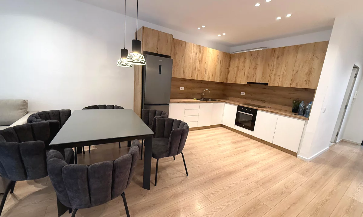 Appartamento in vendita a Tirana 2+1, Arredato