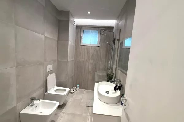 Appartamento in vendita a Tirana 2+1, Arredato