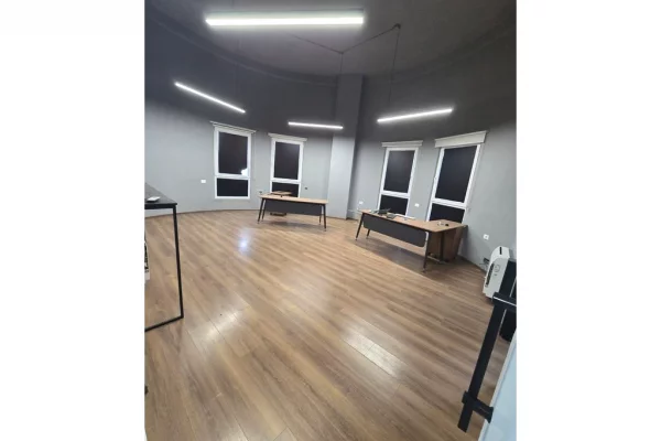 Ambient biznesi me qera 3+1 ne Tirane - 5,000 Euro