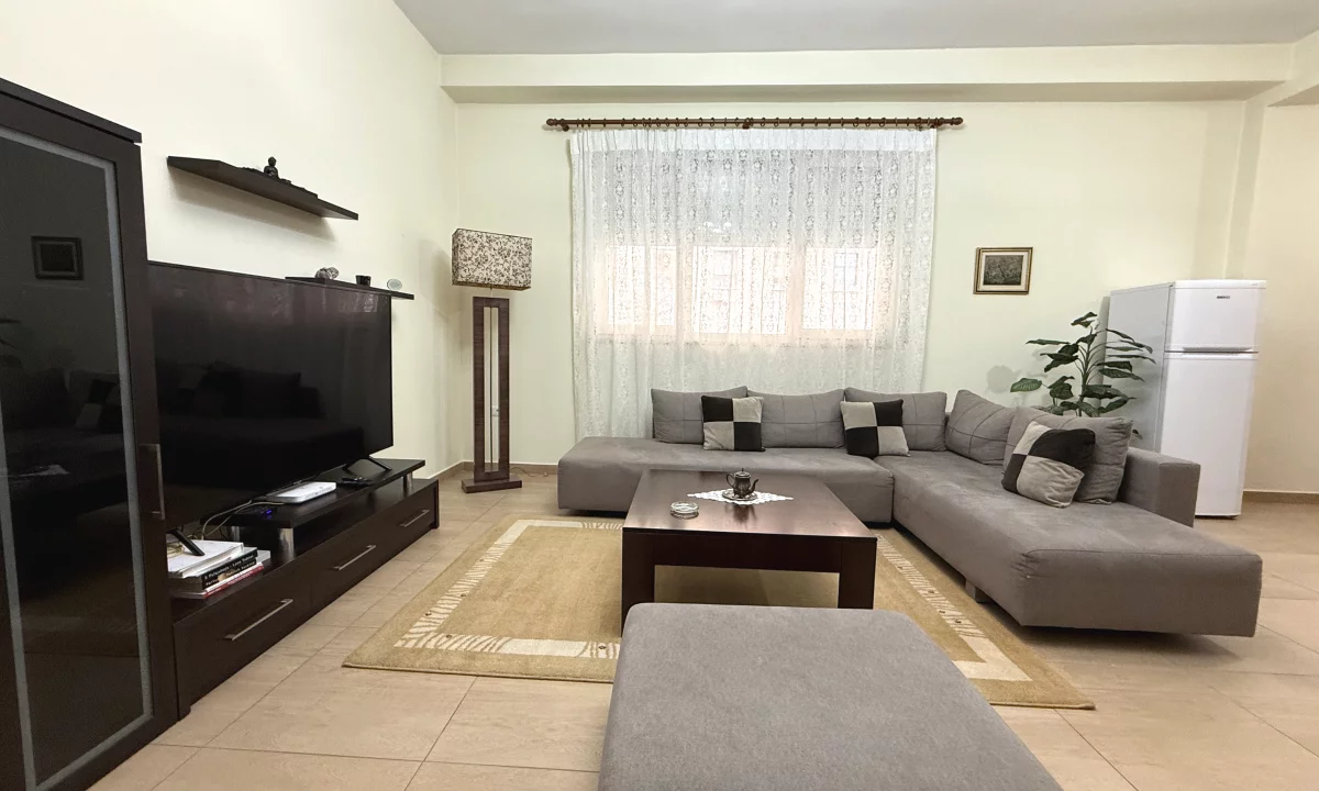 Appartamento in affitto a Tirana 2+1, Arredato