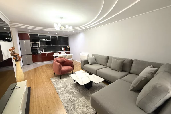 Appartamento in affitto a Tirana 2+1, Arredato