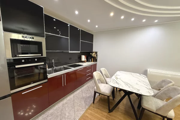 Appartamento in affitto a Tirana 2+1, Arredato