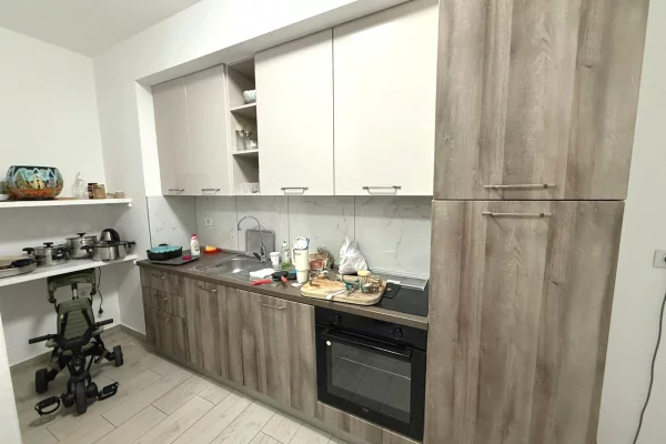 Shtepi ne shitje Apartament ne Tirane, 2+1, Mobilimi Pjeserisht e mobiluar, Pagesa 202,000  Euro.