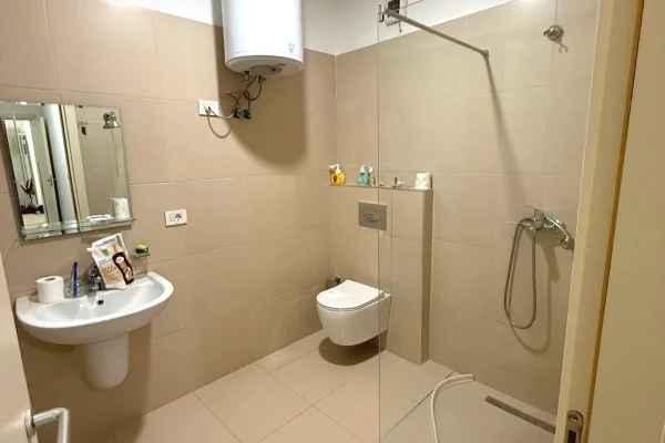 Shtepi ne shitje Apartament ne Tirane, 2+1, Mobilimi Pjeserisht e mobiluar, Pagesa 202,000  Euro.