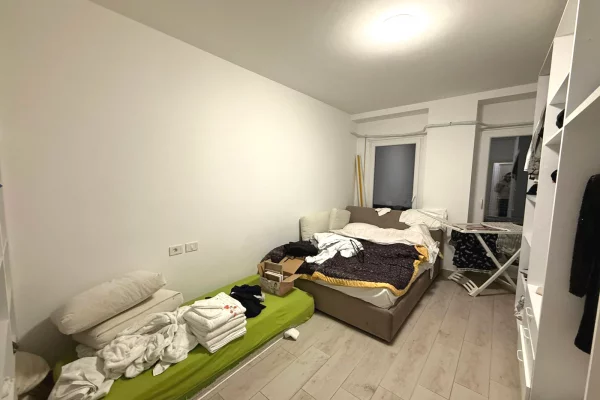 Shtepi ne shitje Apartament ne Tirane, 2+1, Mobilimi Pjeserisht e mobiluar, Pagesa 202,000  Euro.
