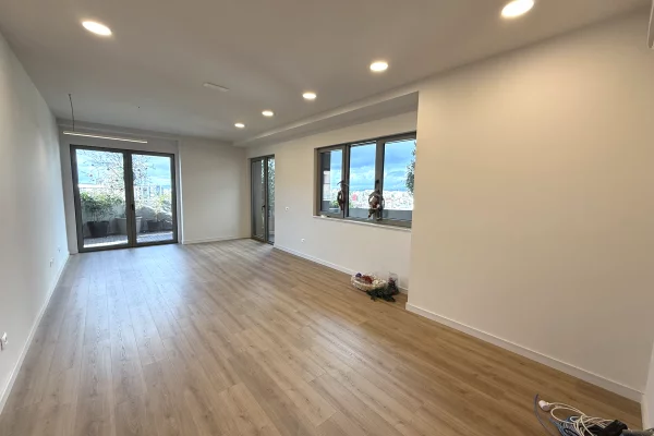 JAPIM ZYRË ME QIRA NË LION PARK RESIDENCE !