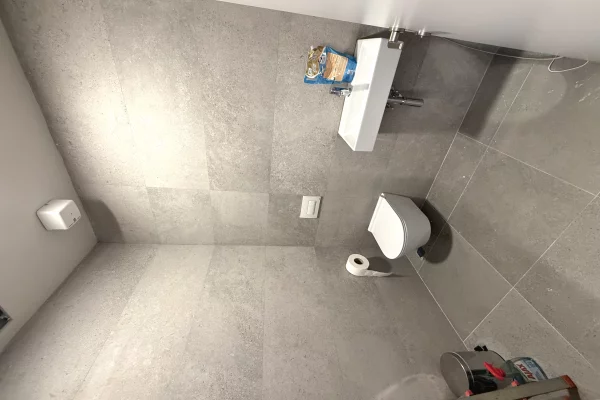 Ambient biznesi me qera 3+1 ne Tirane - 2,500 Euro