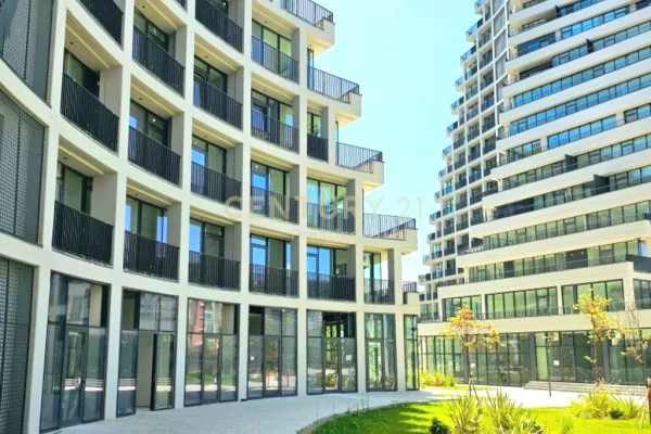 NJESI KOMERCIALE NE SHITJE "LAKE VIEW", RESIDENCE!