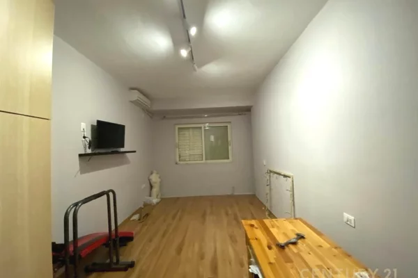 Shtepi me qera Apartament ne Tirane, 2+1, Mobilimi Pjeserisht e mobiluar, Pagesa 550  Euro.