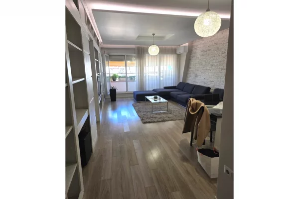 Shtepi me qera Apartament ne Tirane, 3+1, Mobilimi E mobiluar, Pagesa 1,200  Euro.