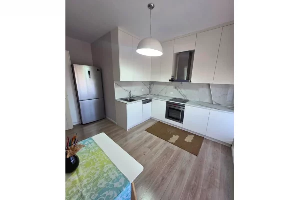 Shtepi me qera Apartament ne Tirane, 3+1, Mobilimi E mobiluar, Pagesa 1,200  Euro.