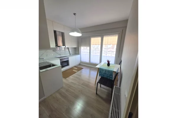 Shtepi me qera Apartament ne Tirane, 3+1, Mobilimi E mobiluar, Pagesa 1,200  Euro.