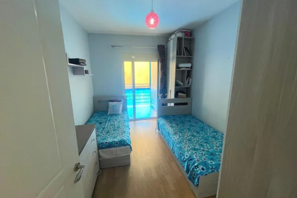 Shtepi ne shitje Apartament ne Tirane, 2+1, Mobilimi E mobiluar, Pagesa 130,000  Euro.