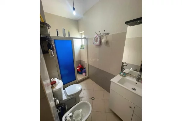 Shtepi ne shitje Apartament ne Tirane, 2+1, Mobilimi E mobiluar, Pagesa 130,000  Euro.
