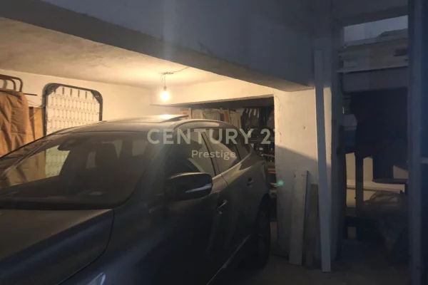 Business Property in Sale 4+1 in Tirana - 30,000 Euro