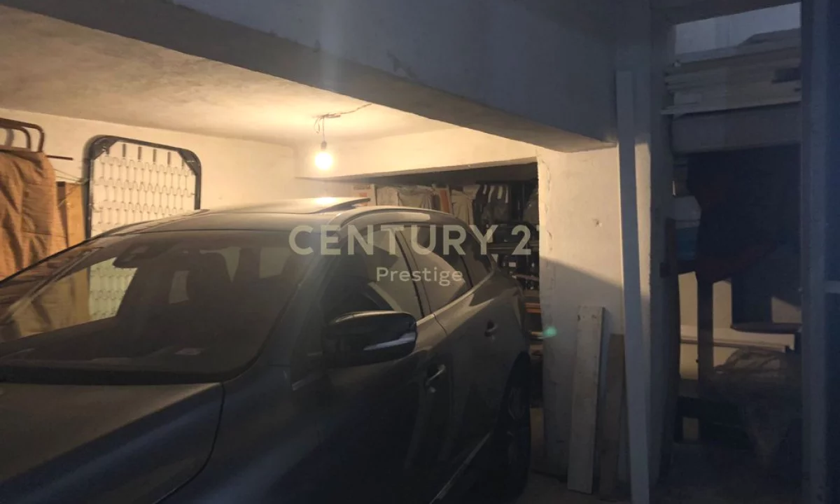 GARAZH NE SHITJE VENDOSUR PRANE SHKOLLES SE BALETIT, TIRANE!