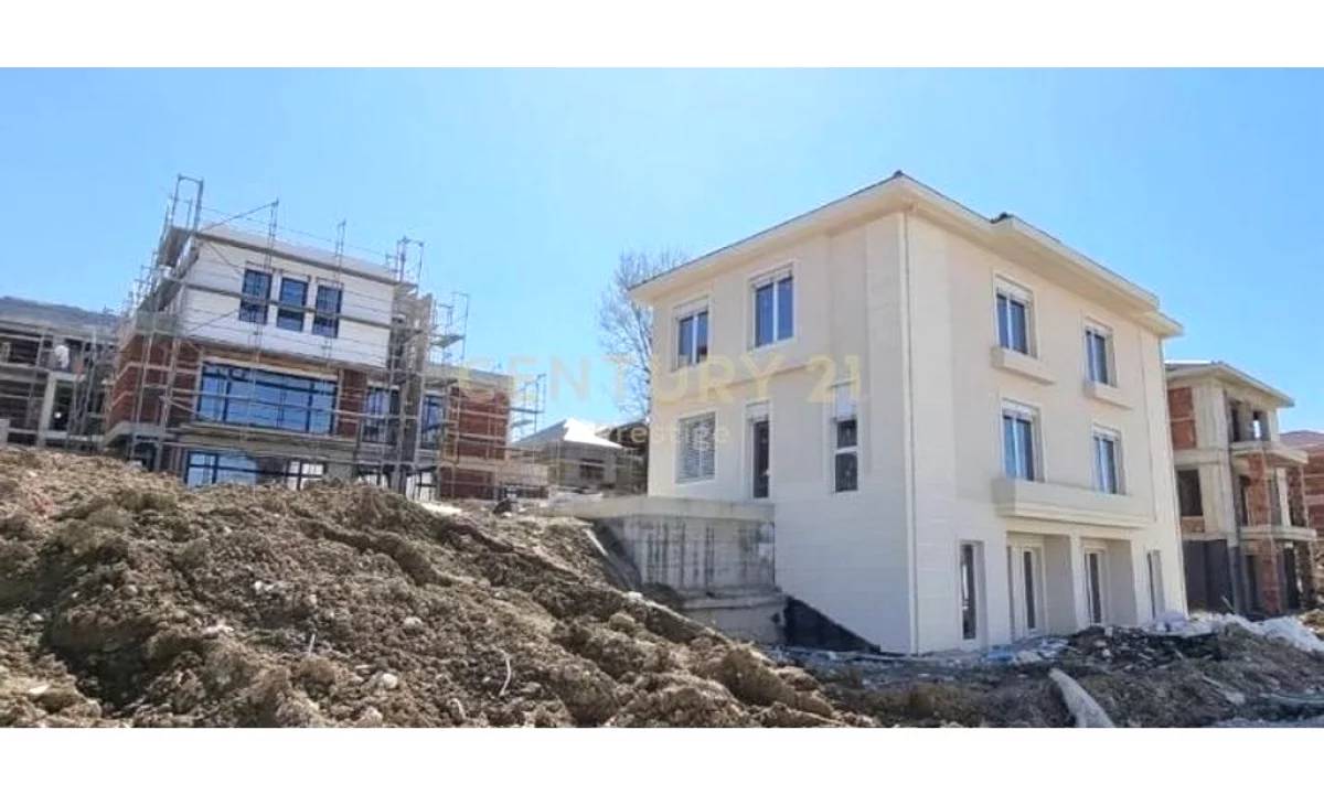 Villa di lusso in vendita a Tirana 6+1, Vuoto