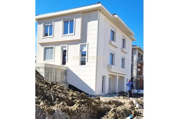 Villa di lusso in vendita a Tirana 6+1, Vuoto
