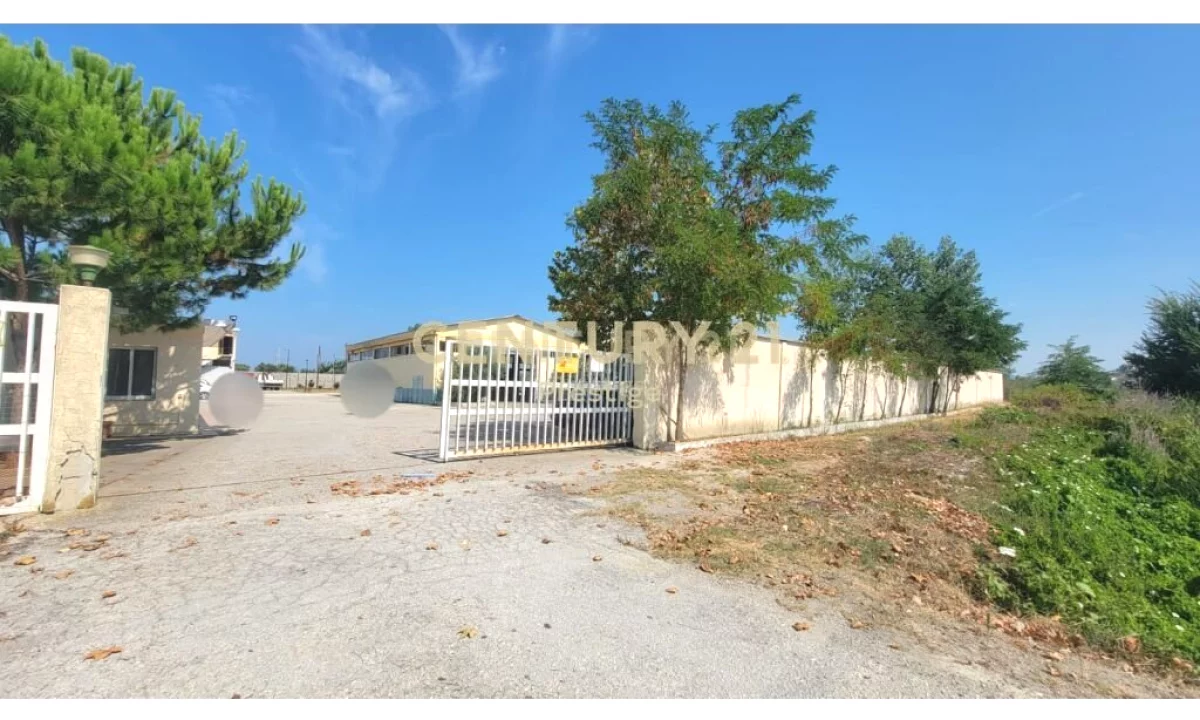 GODINE KOMERCIALE DHE TOKE NE SHITJE, E VENDOSUR NE VLORE!