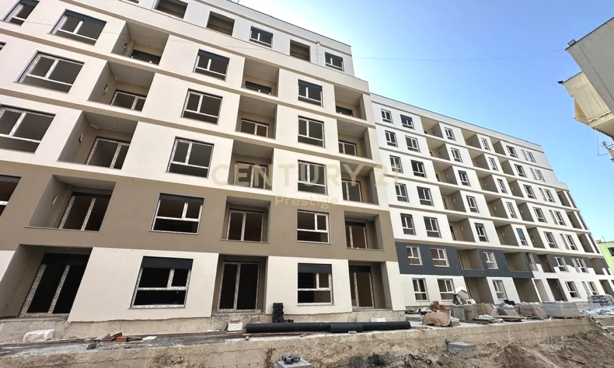 Shtepi ne shitje Apartament ne Durres, 2+1, Mobilimi Bosh, pa mobiluar, Pagesa 140,000  Euro.