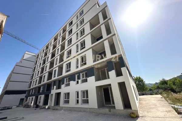Shtepi ne shitje Apartament ne Durres, 2+1, Mobilimi Bosh, pa mobiluar, Pagesa 140,000  Euro.