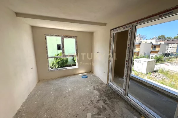 Shtepi ne shitje Apartament ne Durres, 2+1, Mobilimi Bosh, pa mobiluar, Pagesa 140,000  Euro.