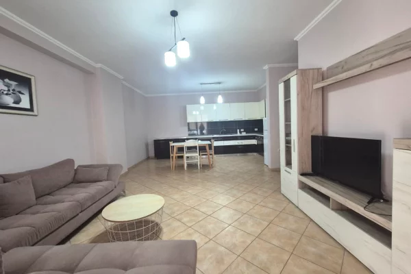 Appartamento in affitto a Tirana 2+1, Arredato