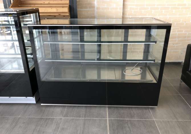 Vitrine ekspozimi me ngrogje Dim.170x71x120cm.