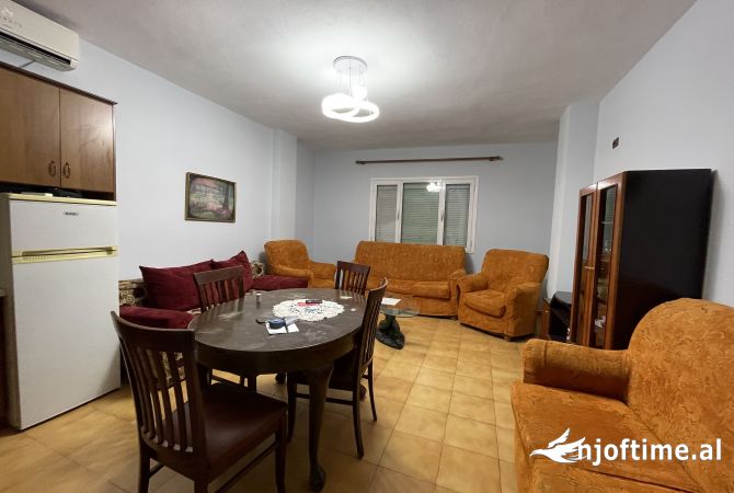 Shtepi me qera Apartament ne Tirane, 1+1, Mobilimi E mobiluar, Pagesa 600  Euro.