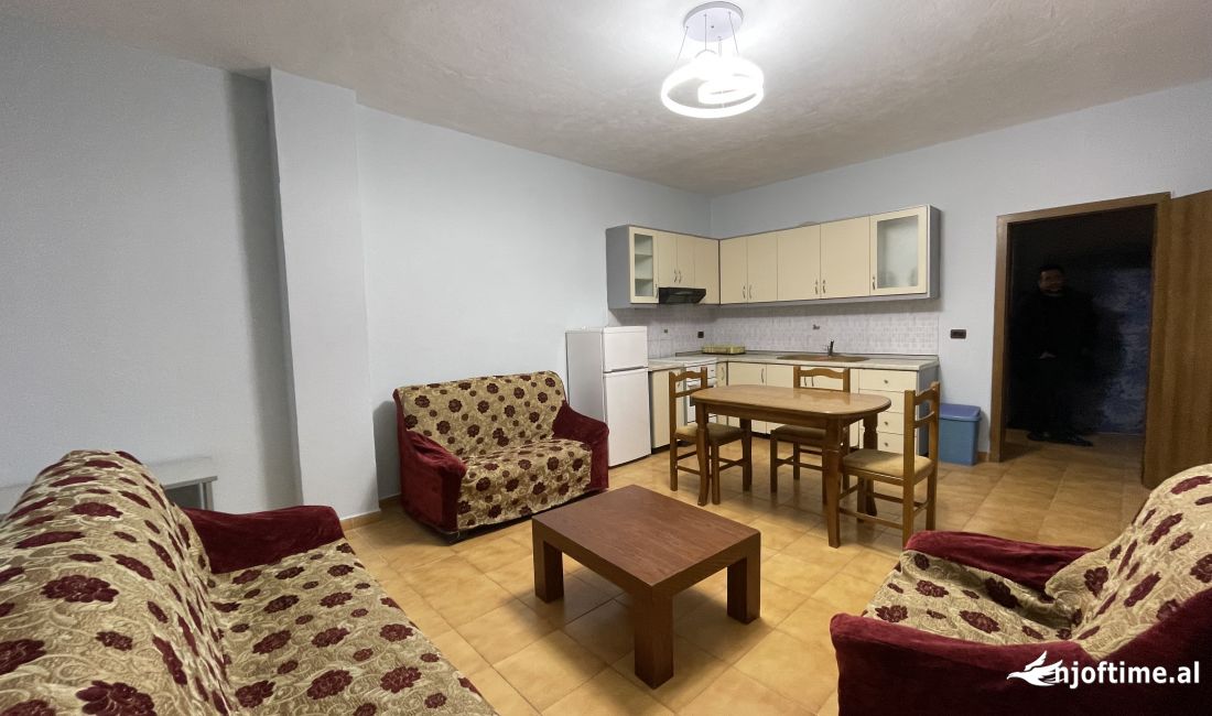 Shtepi me qera Apartament ne Tirane, 1+1, Mobilimi E mobiluar, Pagesa 450  Euro.