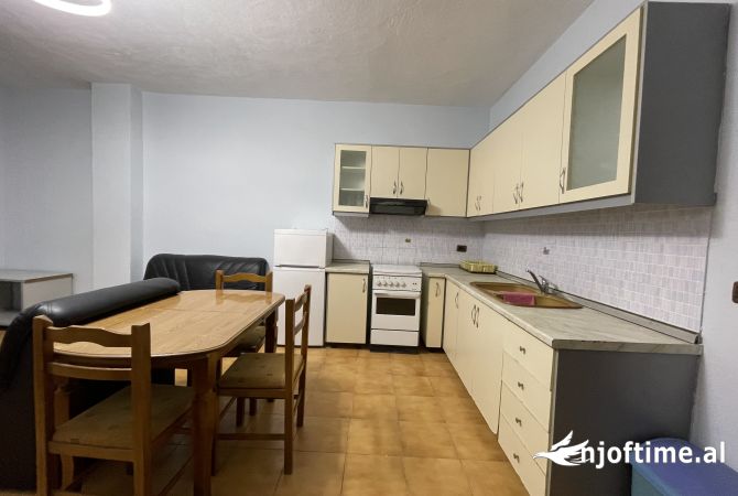 Shtepi me qera Apartament ne Tirane, 1+1, Mobilimi E mobiluar, Pagesa 450  Euro.