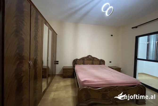 Shtepi me qera Apartament ne Tirane, 1+1, Mobilimi E mobiluar, Pagesa 450  Euro.