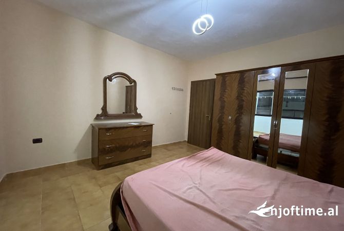 Shtepi me qera Apartament ne Tirane, 1+1, Mobilimi E mobiluar, Pagesa 450  Euro.