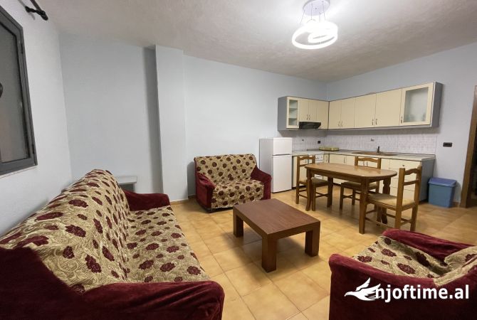 Shtepi me qera Apartament ne Tirane, 1+1, Mobilimi E mobiluar, Pagesa 450  Euro.