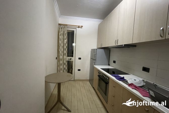 Shtepi me qera Apartament ne Tirane, 1+1, Mobilimi E mobiluar, Pagesa 600  Euro.