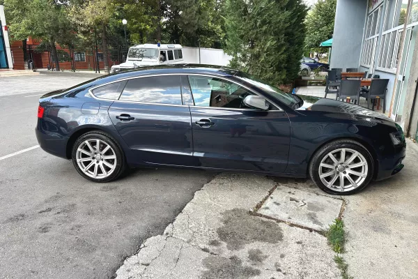 Auto in Vendita a Tirana, Audi, 2013 Diesel,Kambio Automatik Pagamento 10,800  Euro.