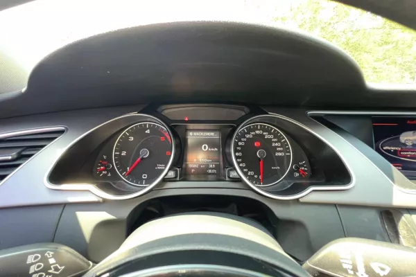 Auto in Vendita a Tirana, Audi, 2013 Diesel,Kambio Automatik Pagamento 10,800  Euro.