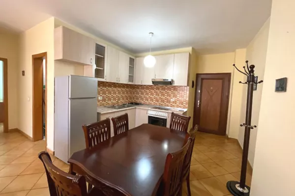 Shtepi me qera Apartament ne Tirane, 2+1, Mobilimi E mobiluar, Pagesa 550  Euro.