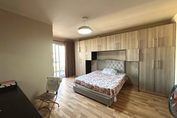 Shtepi ne shitje Apartament ne Tirane, 2+1, Mobilimi E mobiluar, Pagesa 144,000  Euro.
