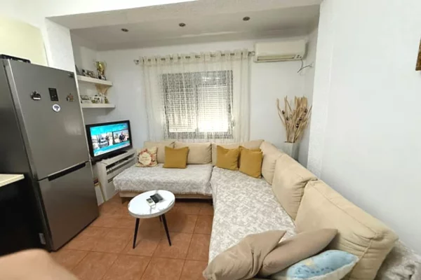 Shtepi ne shitje Apartament ne Tirane, 2+1, Mobilimi E mobiluar, Pagesa 109,000  Euro.