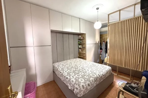 Shtepi ne shitje Apartament ne Tirane, 2+1, Mobilimi E mobiluar, Pagesa 109,000  Euro.