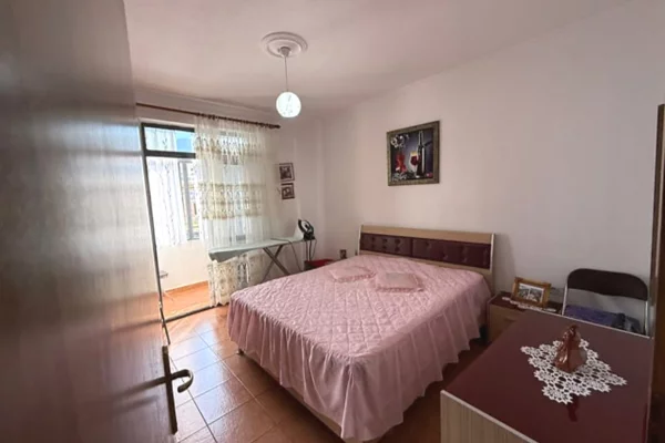 Shtepi ne shitje Apartament ne Tirane, 2+1, Mobilimi E mobiluar, Pagesa 109,000  Euro.